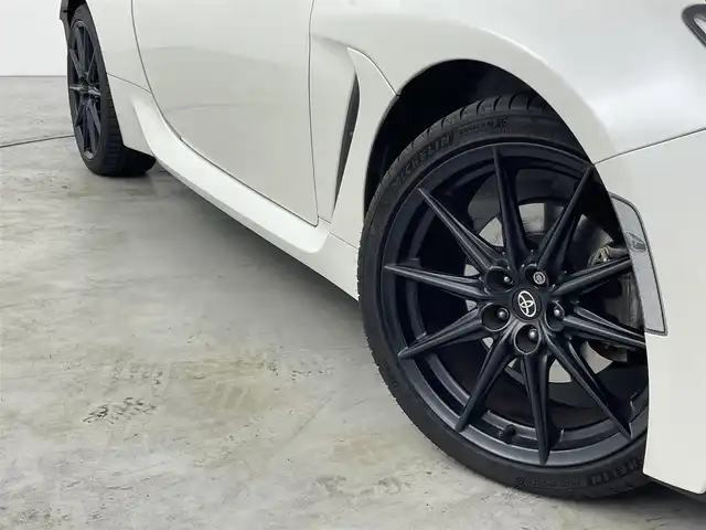 トヨタ ＧＲ８６ RZ 福岡県 2023(令5)年 0.8万km クリスタルホワイトパール 純正９型ナビ／フルセグＴＶ　/ＥＴＣ　/前方ドライブレコーダー　/レーダークルーズコントロール　/コーナーセンサー　/衝突軽減ブレーキ　/レーンキープ　/ＢＳＭ　/ＰＫＳＢ　/パドルシフト　/シートヒーター　/純正１８インチＡＷ
