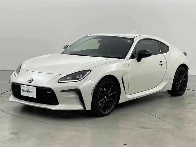トヨタ ＧＲ８６ RZ 福岡県 2023(令5)年 0.8万km クリスタルホワイトパール 純正９型ナビ／フルセグＴＶ　/ＥＴＣ　/前方ドライブレコーダー　/レーダークルーズコントロール　/コーナーセンサー　/衝突軽減ブレーキ　/レーンキープ　/ＢＳＭ　/ＰＫＳＢ　/パドルシフト　/シートヒーター　/純正１８インチＡＷ