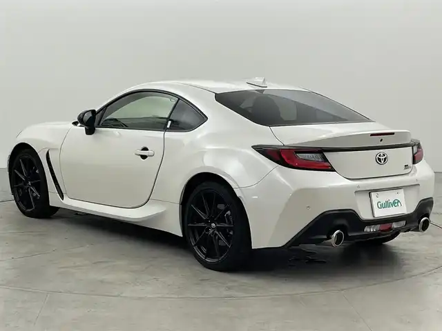 トヨタ ＧＲ８６ RZ 福岡県 2023(令5)年 0.8万km クリスタルホワイトパール 純正９型ナビ／フルセグＴＶ　/ＥＴＣ　/前方ドライブレコーダー　/レーダークルーズコントロール　/コーナーセンサー　/衝突軽減ブレーキ　/レーンキープ　/ＢＳＭ　/ＰＫＳＢ　/パドルシフト　/シートヒーター　/純正１８インチＡＷ