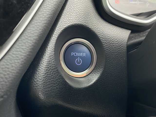トヨタ カローラ クロス ハイブリッド Z 新潟県 2022(令4)年 3.9万km プラチナホワイトパールマイカ 4WD/純正ディスプレイオーディオ/BT/USB/全方位カメラ/ETC/ドライブレコーダー/衝突被害軽減ブレーキ/レーンキープアシスト/レーダークルーズコントロール/ガラスルーフ/半革シート/運転席パワーシート/シートヒーター /ステアリングヒーター/ステアリングスイッチ/パワーバックドア/コーナーセンサー/スマートキー/プッシュスタート/LEDヘッドライト/オートライト/オートハイビーム/フォグランプ/純正18インチアルミホイール