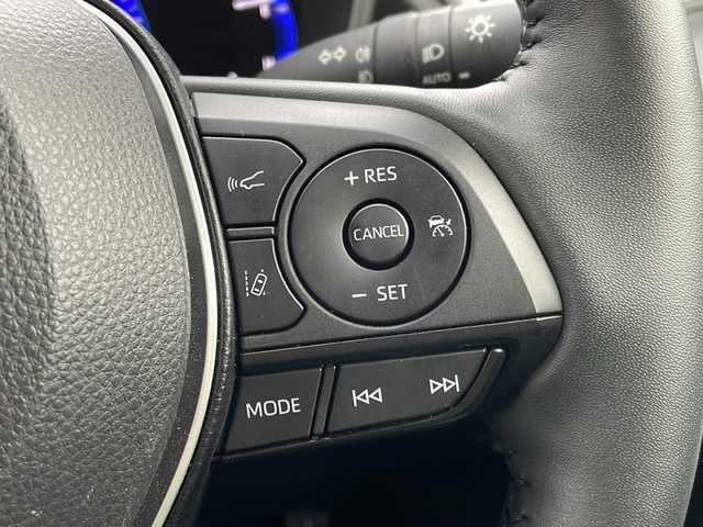 トヨタ カローラ クロス ハイブリッド Z 新潟県 2022(令4)年 3.9万km プラチナホワイトパールマイカ 4WD/純正ディスプレイオーディオ/BT/USB/全方位カメラ/ETC/ドライブレコーダー/衝突被害軽減ブレーキ/レーンキープアシスト/レーダークルーズコントロール/ガラスルーフ/半革シート/運転席パワーシート/シートヒーター /ステアリングヒーター/ステアリングスイッチ/パワーバックドア/コーナーセンサー/スマートキー/プッシュスタート/LEDヘッドライト/オートライト/オートハイビーム/フォグランプ/純正18インチアルミホイール