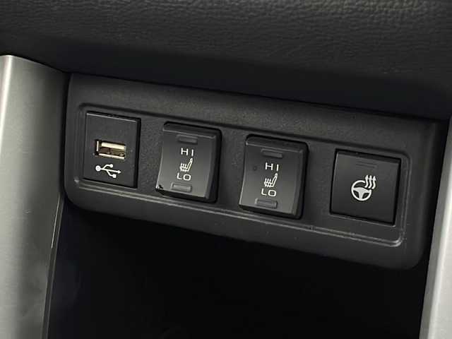 トヨタ カローラ クロス ハイブリッド Z 新潟県 2022(令4)年 3.9万km プラチナホワイトパールマイカ 4WD/純正ディスプレイオーディオ/BT/USB/全方位カメラ/ETC/ドライブレコーダー/衝突被害軽減ブレーキ/レーンキープアシスト/レーダークルーズコントロール/ガラスルーフ/半革シート/運転席パワーシート/シートヒーター /ステアリングヒーター/ステアリングスイッチ/パワーバックドア/コーナーセンサー/スマートキー/プッシュスタート/LEDヘッドライト/オートライト/オートハイビーム/フォグランプ/純正18インチアルミホイール