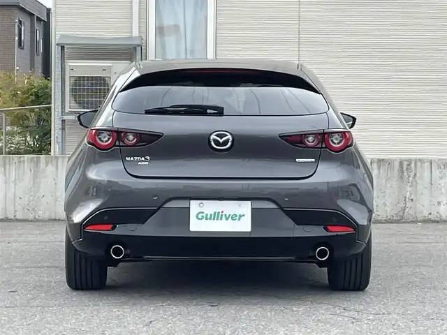 マツダ マツダ３ファストバック 15S ブラックトーンED 青森県 2023(令5)年 0.2万km マシーングレープレミアムM AIS評価4.5点/ワンオーナー/4WD/純正ナビ（地図SD無し）/【AM/FM/CD/DVD/SD/BT/HDMI】/フルセグ/全周囲カメラ/パーキングセンサー/車線逸脱警報機能/ブラインドスポットモニター/レーンキープアシスト/衝突軽減ブレーキ/ヘッドアップディスプレイ/クルーズコントロール/横滑り防止機能/MTモード付AT/パドルシフト/純正エンジンスターター/スペアキー1本/社外16インチAW付スタッドレスタイヤ積込/【2022年製 VRX3 205/60/R16 8分山】/取扱説明書/保証書