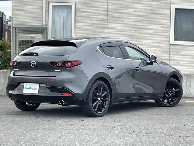 マツダ マツダ３ファストバック 15S ブラックトーンED 青森県 2023(令5)年 0.2万km マシーングレープレミアムM AIS評価4.5点/ワンオーナー/4WD/純正ナビ（地図SD無し）/【AM/FM/CD/DVD/SD/BT/HDMI】/フルセグ/全周囲カメラ/パーキングセンサー/車線逸脱警報機能/ブラインドスポットモニター/レーンキープアシスト/衝突軽減ブレーキ/ヘッドアップディスプレイ/クルーズコントロール/横滑り防止機能/MTモード付AT/パドルシフト/純正エンジンスターター/スペアキー1本/社外16インチAW付スタッドレスタイヤ積込/【2022年製 VRX3 205/60/R16 8分山】/取扱説明書/保証書