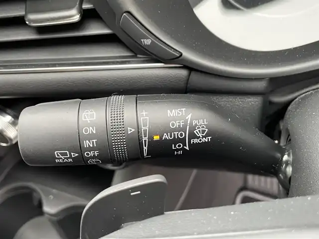 マツダ マツダ３ファストバック 15S ブラックトーンED 青森県 2023(令5)年 0.2万km マシーングレープレミアムM AIS評価4.5点/ワンオーナー/4WD/純正ナビ（地図SD無し）/【AM/FM/CD/DVD/SD/BT/HDMI】/フルセグ/全周囲カメラ/パーキングセンサー/車線逸脱警報機能/ブラインドスポットモニター/レーンキープアシスト/衝突軽減ブレーキ/ヘッドアップディスプレイ/クルーズコントロール/横滑り防止機能/MTモード付AT/パドルシフト/純正エンジンスターター/スペアキー1本/社外16インチAW付スタッドレスタイヤ積込/【2022年製 VRX3 205/60/R16 8分山】/取扱説明書/保証書