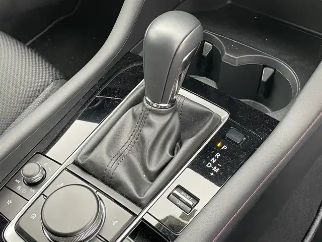 マツダ マツダ３ファストバック 15S ブラックトーンED 青森県 2023(令5)年 0.2万km マシーングレープレミアムM AIS評価4.5点/ワンオーナー/4WD/純正ナビ（地図SD無し）/【AM/FM/CD/DVD/SD/BT/HDMI】/フルセグ/全周囲カメラ/パーキングセンサー/車線逸脱警報機能/ブラインドスポットモニター/レーンキープアシスト/衝突軽減ブレーキ/ヘッドアップディスプレイ/クルーズコントロール/横滑り防止機能/MTモード付AT/パドルシフト/純正エンジンスターター/スペアキー1本/社外16インチAW付スタッドレスタイヤ積込/【2022年製 VRX3 205/60/R16 8分山】/取扱説明書/保証書