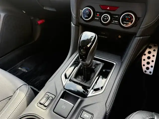 スバル インプレッサ スポーツ 2．0i－S アイサイト 静岡県 2017(平29)年 7.8万km クリスタルホワイトP 走行77676キロ（登録時）/検査令和8年2月19日まで/アイサイト/ブラックレザーシート/DOPパナソニック製/　8型SDナビ・フルセグTV/Bluetoothオーディオ/DVD再生/バックカメラ/ETC/ドライブレコーダー/スマートキー×2/プッシュスタート/クルーズコントロール/パドルシフト/前席シートヒーター/前席パワーシート/LEDヘッドライト/フォグランプ/ウィンカードアミラー/nanoe/純正18インチアルミホイール/トノカバー/WエアB＋サイドエアB/車両取説＋ナビ取説あり/新車時保証あり