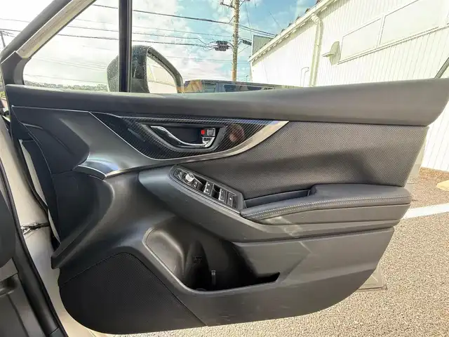 スバル インプレッサ スポーツ 2．0i－S アイサイト 静岡県 2017(平29)年 7.8万km クリスタルホワイトP 走行77676キロ（登録時）/検査令和8年2月19日まで/アイサイト/ブラックレザーシート/DOPパナソニック製/　8型SDナビ・フルセグTV/Bluetoothオーディオ/DVD再生/バックカメラ/ETC/ドライブレコーダー/スマートキー×2/プッシュスタート/クルーズコントロール/パドルシフト/前席シートヒーター/前席パワーシート/LEDヘッドライト/フォグランプ/ウィンカードアミラー/nanoe/純正18インチアルミホイール/トノカバー/WエアB＋サイドエアB/車両取説＋ナビ取説あり/新車時保証あり