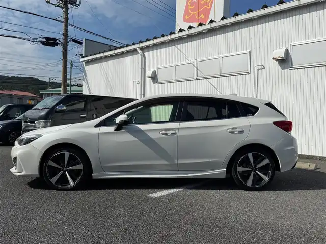 スバル インプレッサ スポーツ 2．0i－S アイサイト 静岡県 2017(平29)年 7.8万km クリスタルホワイトP 走行77676キロ（登録時）/検査令和8年2月19日まで/アイサイト/ブラックレザーシート/DOPパナソニック製/　8型SDナビ・フルセグTV/Bluetoothオーディオ/DVD再生/バックカメラ/ETC/ドライブレコーダー/スマートキー×2/プッシュスタート/クルーズコントロール/パドルシフト/前席シートヒーター/前席パワーシート/LEDヘッドライト/フォグランプ/ウィンカードアミラー/nanoe/純正18インチアルミホイール/トノカバー/WエアB＋サイドエアB/車両取説＋ナビ取説あり/新車時保証あり