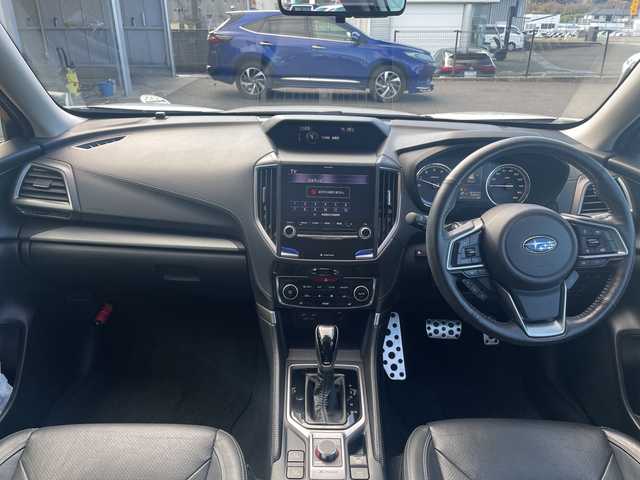 スバル フォレスター プレミアム 茨城県 2018(平30)年 9.5万km クリスタルホワイトP 純正ナビ　/-BT/TV/AM/衝突軽減システム　/バックカメラ　/デジタルインナーミラー　/コーナーセンサー前後　/電動リアゲート/ＬＥＤヘッドライト　/レーダークルーズコントロール/D席N席パワーシート　/D席N席シートヒーター　/ステアリングヒーター/LEDヘッドライト/レザーシート/プッシュスタート