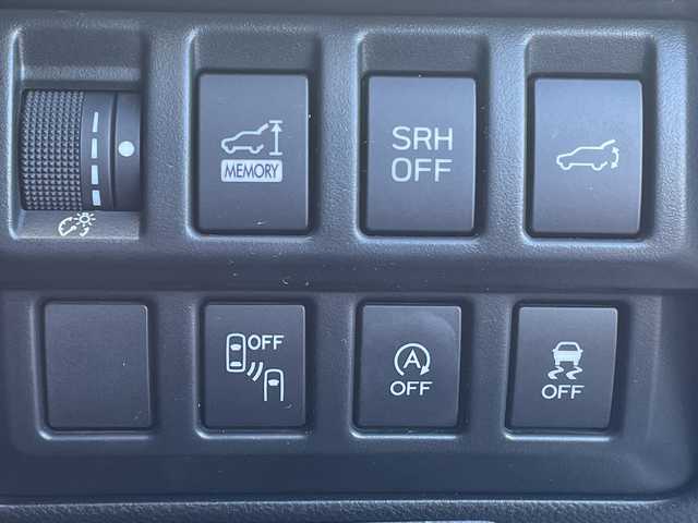 スバル フォレスター プレミアム 茨城県 2018(平30)年 9.5万km クリスタルホワイトP 純正ナビ　/-BT/TV/AM/衝突軽減システム　/バックカメラ　/デジタルインナーミラー　/コーナーセンサー前後　/電動リアゲート/ＬＥＤヘッドライト　/レーダークルーズコントロール/D席N席パワーシート　/D席N席シートヒーター　/ステアリングヒーター/LEDヘッドライト/レザーシート/プッシュスタート