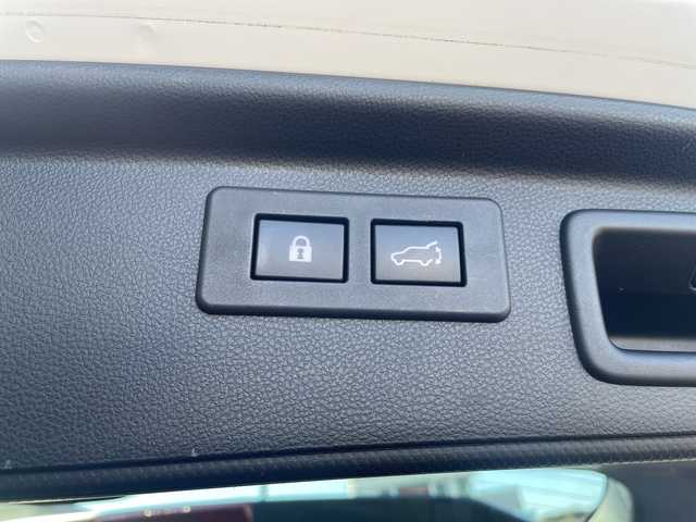 スバル フォレスター プレミアム 茨城県 2018(平30)年 9.5万km クリスタルホワイトP 純正ナビ　/-BT/TV/AM/衝突軽減システム　/バックカメラ　/デジタルインナーミラー　/コーナーセンサー前後　/電動リアゲート/ＬＥＤヘッドライト　/レーダークルーズコントロール/D席N席パワーシート　/D席N席シートヒーター　/ステアリングヒーター/LEDヘッドライト/レザーシート/プッシュスタート