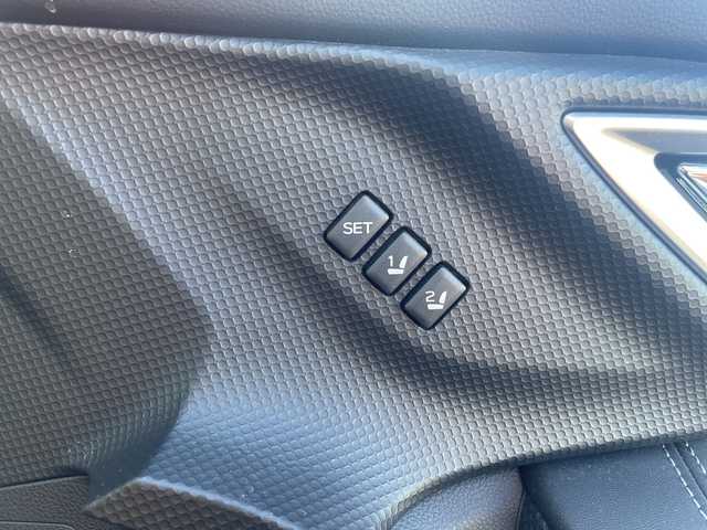 スバル フォレスター プレミアム 茨城県 2018(平30)年 9.5万km クリスタルホワイトP 純正ナビ　/-BT/TV/AM/衝突軽減システム　/バックカメラ　/デジタルインナーミラー　/コーナーセンサー前後　/電動リアゲート/ＬＥＤヘッドライト　/レーダークルーズコントロール/D席N席パワーシート　/D席N席シートヒーター　/ステアリングヒーター/LEDヘッドライト/レザーシート/プッシュスタート