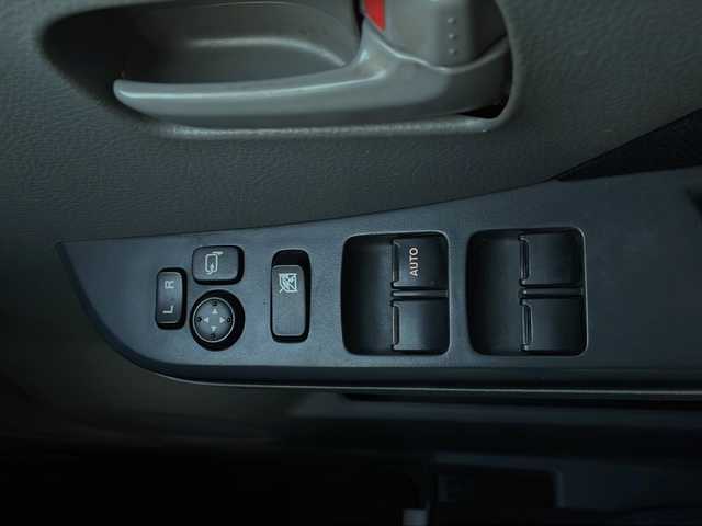 スズキ ワゴンＲ FX 山口県 2011(平23)年 7万km シルキーシルバーメタリック 純正オーディオ/・AM/FM/・CD/純正フロアマット/純正ホイールカバー/電動格納ミラー/ヘッドライトレベライザー/リモコンキー/ドアバイザー/取扱説明書/保証書