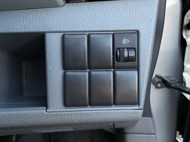 スズキ ワゴンＲ FX 山口県 2011(平23)年 7万km シルキーシルバーメタリック 純正オーディオ/・AM/FM/・CD/純正フロアマット/純正ホイールカバー/電動格納ミラー/ヘッドライトレベライザー/リモコンキー/ドアバイザー/取扱説明書/保証書