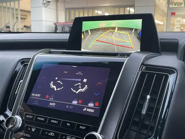 トヨタ クラウン ハイブリッド RS 東京都 2018(平30)年 4.7万km ホワイトパールクリスタルシャイン ワンオーナー/トランクスポイラー/サイドスカート/フロントスポイラー/リアバンパー/マフラー(TRD)/バックカメラ/TコネクトSDナビゲーションシステム/・SD8インチナビ/(フルセグTV/Blu-ray/DVD/USB/AUX/Bluetooth)/セーフティーセンス/・レーントレーシングアシスト/・レーダークルーズコントロール/・プリクラッシュセーフティー/・アダプティブハイビーム/ドライブレコーダー/三眼LEDヘッドランプ/シーケンシャルターンランプ/パワーシート(運転席＆助手席)/シートヒーター(運転席＆助手席)/ステアリングヒーター/革巻きステアリング/パドルシフト/ETC2.0/保証書/取扱説明書/スペアキー×1