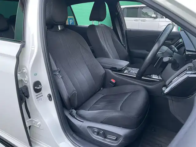 トヨタ クラウン ハイブリッド RS 東京都 2018(平30)年 4.7万km ホワイトパールクリスタルシャイン ワンオーナー/トランクスポイラー/サイドスカート/フロントスポイラー/リアバンパー/マフラー(TRD)/バックカメラ/TコネクトSDナビゲーションシステム/・SD8インチナビ/(フルセグTV/Blu-ray/DVD/USB/AUX/Bluetooth)/セーフティーセンス/・レーントレーシングアシスト/・レーダークルーズコントロール/・プリクラッシュセーフティー/・アダプティブハイビーム/ドライブレコーダー/三眼LEDヘッドランプ/シーケンシャルターンランプ/パワーシート(運転席＆助手席)/シートヒーター(運転席＆助手席)/ステアリングヒーター/革巻きステアリング/パドルシフト/ETC2.0/保証書/取扱説明書/スペアキー×1