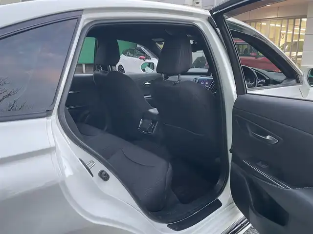 トヨタ クラウン ハイブリッド RS 東京都 2018(平30)年 4.7万km ホワイトパールクリスタルシャイン ワンオーナー/トランクスポイラー/サイドスカート/フロントスポイラー/リアバンパー/マフラー(TRD)/バックカメラ/TコネクトSDナビゲーションシステム/・SD8インチナビ/(フルセグTV/Blu-ray/DVD/USB/AUX/Bluetooth)/セーフティーセンス/・レーントレーシングアシスト/・レーダークルーズコントロール/・プリクラッシュセーフティー/・アダプティブハイビーム/ドライブレコーダー/三眼LEDヘッドランプ/シーケンシャルターンランプ/パワーシート(運転席＆助手席)/シートヒーター(運転席＆助手席)/ステアリングヒーター/革巻きステアリング/パドルシフト/ETC2.0/保証書/取扱説明書/スペアキー×1