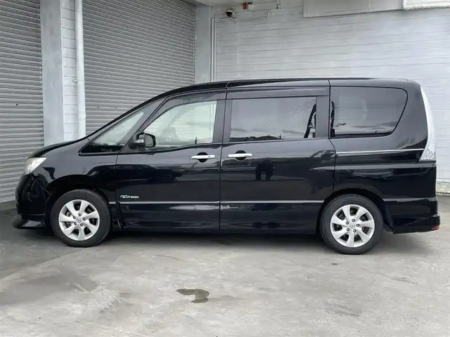 日産 セレナ ハイウェイスター S HV Vエアロ 茨城県 2013(平25)年 8.7万km スーパーブラック (株)IDOMが運営する【じしゃロン水戸店】の自社ローン専用車両になりますこちらは現金またはオートローンご利用時の価格です。自社ローンご希望の方は別途その旨お申付け下さい/純正ナビ(MM113D-W)/バックカメラ/ガラスルーフ/片側パワースライドドア/スタート/16インチアルミホイール/純正フロアマット/ETC