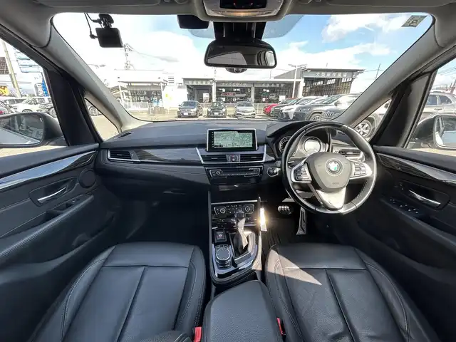 ＢＭＷ ２１８ｄ グランツアラー ラグジュアリー 滋賀県 2019(平31)年 4万km ミネラルホワイト アドバンスドアクティブセーフティパッケージ/・ACC/・HUD/コンフォートパッケージ/・コンフォートアクセス/・ハンズフリーテールゲート/・ライトパッケージ/インテリジェントセーフティ/黒革シート　/・前席シートヒーター　/・前席パワーシート/純正HDDナビ/（CD/DVD/BT/USB）/バックカメラ/ETC/純正17インチAW