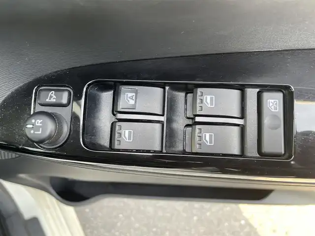 ダイハツ タント カスタム RS 和歌山県 2015(平27)年 7.1万km パールホワイトⅢ (株)IDOMが運営する【じしゃロン和歌山店】の自社ローン専用車両になります。/こちらは現金またはオートローンご利用時の価格です。自社ローンご希望の方は別途その旨お申付け下さい/ターボ/両側パワースライドドア/純正ナビ/（AM/FM/CD/DVD/SD/USB/HDMI/Bluetooth/ワンセグTV）/アイドリングストップ/ハンズフリー/リヤデフロスター/ドライブレコーダー（前後）/純正フロアマット/純正アルミホイール/プッシュスタート/オートライト/フォグランプ/電格ミラー/保証書/取扱説明書