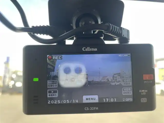 ダイハツ タント カスタム RS 和歌山県 2015(平27)年 7.1万km パールホワイトⅢ (株)IDOMが運営する【じしゃロン和歌山店】の自社ローン専用車両になります。/こちらは現金またはオートローンご利用時の価格です。自社ローンご希望の方は別途その旨お申付け下さい/ターボ/両側パワースライドドア/純正ナビ/（AM/FM/CD/DVD/SD/USB/HDMI/Bluetooth/ワンセグTV）/アイドリングストップ/ハンズフリー/リヤデフロスター/ドライブレコーダー（前後）/純正フロアマット/純正アルミホイール/プッシュスタート/オートライト/フォグランプ/電格ミラー/保証書/取扱説明書