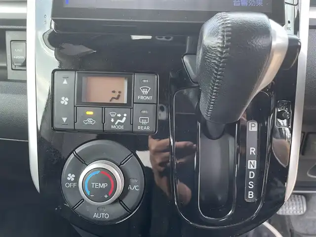 ダイハツ タント カスタム RS 和歌山県 2015(平27)年 7.1万km パールホワイトⅢ (株)IDOMが運営する【じしゃロン和歌山店】の自社ローン専用車両になります。/こちらは現金またはオートローンご利用時の価格です。自社ローンご希望の方は別途その旨お申付け下さい/ターボ/両側パワースライドドア/純正ナビ/（AM/FM/CD/DVD/SD/USB/HDMI/Bluetooth/ワンセグTV）/アイドリングストップ/ハンズフリー/リヤデフロスター/ドライブレコーダー（前後）/純正フロアマット/純正アルミホイール/プッシュスタート/オートライト/フォグランプ/電格ミラー/保証書/取扱説明書