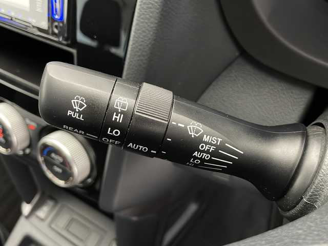 スバル フォレスター 2．0i－L 長野県 2017(平29)年 4.1万km ダークブルーパール 4WD/カーオーディオ（U310）/クルーズコントロール/ドライブレコーダー/AUX/ETC/パワーシート（運転席、助手席）/シートヒーター（運転席、助手席）/オートライト/LEDヘッドライト/フォグランプ/リアフォグランプ/純正フロアマット/純正アルミホイール/ステアリングスイッチ/革巻きステアリング/電動格納ミラー/ウインカーミラー/ドアバイザー