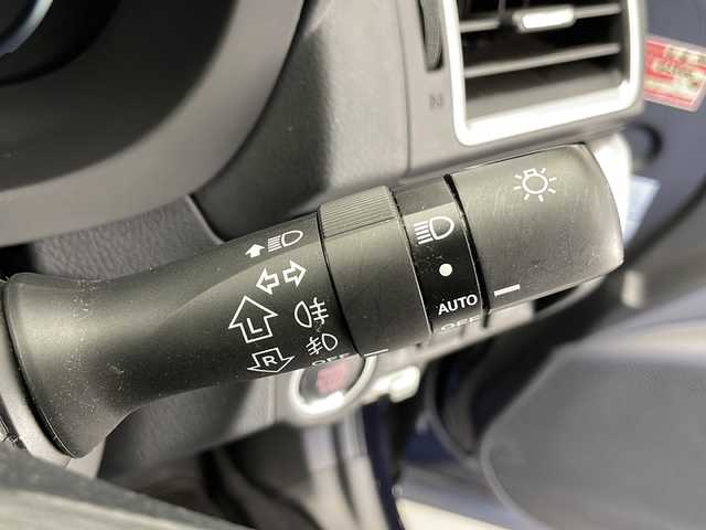 スバル フォレスター 2．0i－L 長野県 2017(平29)年 4.1万km ダークブルーパール 4WD/カーオーディオ（U310）/クルーズコントロール/ドライブレコーダー/AUX/ETC/パワーシート（運転席、助手席）/シートヒーター（運転席、助手席）/オートライト/LEDヘッドライト/フォグランプ/リアフォグランプ/純正フロアマット/純正アルミホイール/ステアリングスイッチ/革巻きステアリング/電動格納ミラー/ウインカーミラー/ドアバイザー
