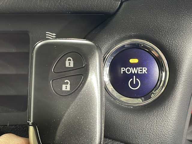 レクサス ＣＴ 200h バージョンC 福岡県 2021(令3)年 2.2万km ソニッククォーツ 純正メモリナビ/追従クルーズコントロール/フルセグテレビ/バックカメラ/Bluetooth接続/シートヒーター(D＋N席)/メモリーパワーシート/ETC2.0/PKSA/PKSB/AUX/純正メモリナビ/追従クルーズコントロール/フルセグテレビ/バックカメラ/Bluetooth接続/シートヒーター(D＋N席)/メモリーパワーシート/ETC2.0/PKSA/PKSB/AUX/純正AW16インチ/ブラインドスポットモニター/前方ドライブレコーダー/パドルシフト/LEDヘッドライト/オートライト/オートハイビーム/プッシュスタート/横滑り防止/衝突被害軽減システム/レーンアシスト