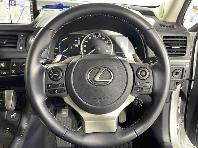 レクサス ＣＴ 200h バージョンC 福岡県 2021(令3)年 2.2万km ソニッククォーツ 純正メモリナビ/追従クルーズコントロール/フルセグテレビ/バックカメラ/Bluetooth接続/シートヒーター(D＋N席)/メモリーパワーシート/ETC2.0/PKSA/PKSB/AUX/純正メモリナビ/追従クルーズコントロール/フルセグテレビ/バックカメラ/Bluetooth接続/シートヒーター(D＋N席)/メモリーパワーシート/ETC2.0/PKSA/PKSB/AUX/純正AW16インチ/ブラインドスポットモニター/前方ドライブレコーダー/パドルシフト/LEDヘッドライト/オートライト/オートハイビーム/プッシュスタート/横滑り防止/衝突被害軽減システム/レーンアシスト