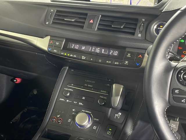 レクサス ＣＴ 200h バージョンC 福岡県 2021(令3)年 2.2万km ソニッククォーツ 純正メモリナビ/追従クルーズコントロール/フルセグテレビ/バックカメラ/Bluetooth接続/シートヒーター(D＋N席)/メモリーパワーシート/ETC2.0/PKSA/PKSB/AUX/純正メモリナビ/追従クルーズコントロール/フルセグテレビ/バックカメラ/Bluetooth接続/シートヒーター(D＋N席)/メモリーパワーシート/ETC2.0/PKSA/PKSB/AUX/純正AW16インチ/ブラインドスポットモニター/前方ドライブレコーダー/パドルシフト/LEDヘッドライト/オートライト/オートハイビーム/プッシュスタート/横滑り防止/衝突被害軽減システム/レーンアシスト
