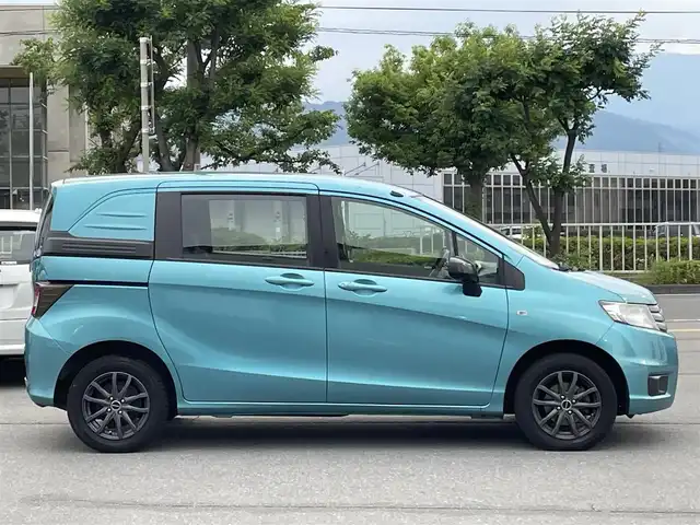 ホンダ フリード スパイク C 長野県 2011(平23)年 7.7万km 青 4WD/社外ナビ/・TV/DVD/バックカメラ/純正フロアマット/社外１５インチAW/リモコンキー/スペアキー１本/取り扱い説明書/保証書