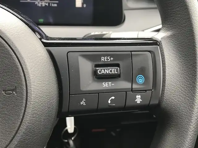 日産 ノート X 富山県 2023(令5)年 7.3万km ガーネットレッド 純正ナビ/フルセグTV/Bluetooth/全周囲カメラ/デジタルインナーミラー/衝突被害軽減ブレーキ/コーナーセンサー/レーンキープアシスト/プロパイロット/プッシュスタート/スマートキー/オートライト/ETC2.0/置くだけ充電