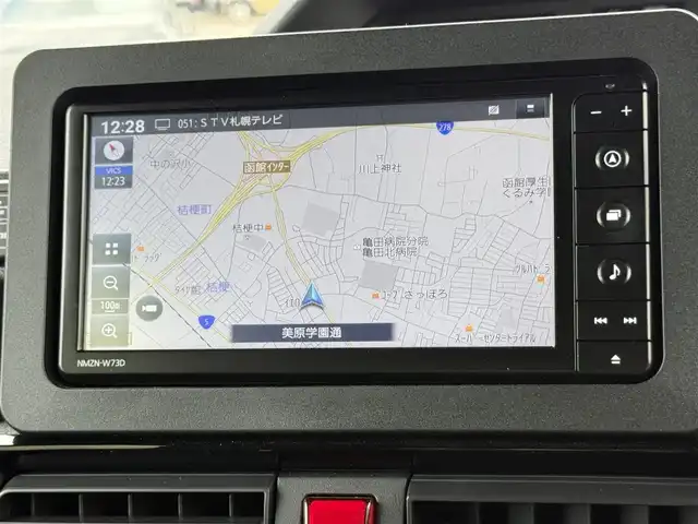 ダイハツ タント カスタム RS 道南・函館 2024(令6)年 0.4万km シャイニングホワイトパール ・純正メモリナビ/・フルセグＴＶ/・HDMI/・衝突被害軽減ブレーキ/・全周囲カメラ/・パーキングソナー/・ドライブレコーダー/・ハーフレザーシート/・前席シートヒーター/・両側パワースライドドア/・LEDヘッドライト/・オートマチックハイビーム/・オートライト/・シートバックテーブル