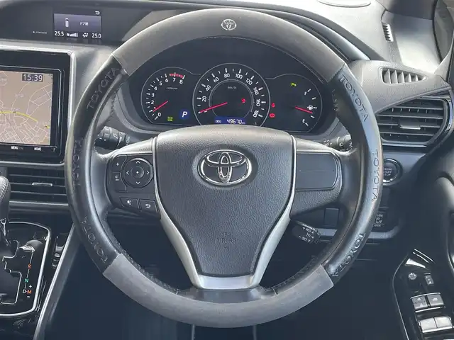 トヨタ ヴォクシー ZS 煌Ⅲ 埼玉県 2020(令2)年 5万km ブラック ・純正ナビ（AM/FM/CD/DVD/フルセグTV/BT/SD）/・ETC/・前後ドライブレコーダー/・両側パワースライドドア/・MTモード/・オートライト/・コーナーセンサー/・バックカメラ/・レーンアシスト/・衝突防止システム/・横滑り防止装置/・シートカバー/・スペアキー×1/・保証書/・取扱説明書