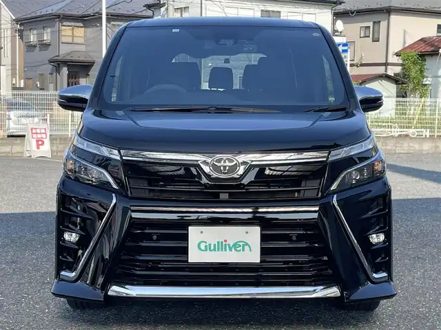 トヨタ ヴォクシー ZS 煌Ⅲ 埼玉県 2020(令2)年 5万km ブラック ・純正ナビ（AM/FM/CD/DVD/フルセグTV/BT/SD）/・ETC/・前後ドライブレコーダー/・両側パワースライドドア/・MTモード/・オートライト/・コーナーセンサー/・バックカメラ/・レーンアシスト/・衝突防止システム/・横滑り防止装置/・シートカバー/・スペアキー×1/・保証書/・取扱説明書