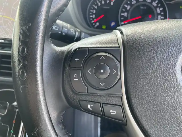トヨタ ヴォクシー ZS 煌Ⅲ 埼玉県 2020(令2)年 5万km ブラック ・純正ナビ（AM/FM/CD/DVD/フルセグTV/BT/SD）/・ETC/・前後ドライブレコーダー/・両側パワースライドドア/・MTモード/・オートライト/・コーナーセンサー/・バックカメラ/・レーンアシスト/・衝突防止システム/・横滑り防止装置/・シートカバー/・スペアキー×1/・保証書/・取扱説明書