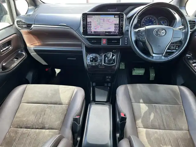 トヨタ エスクァイア ハイブリッド Gi プレミアムパッケージ 奈良県 2017(平29)年 6.8万km ブラック モデリスタエアロ/ALPINE11インチナビ（EX11Z）/（フルセグ/BT/CD/DVD)/ALPINE11インチフリップダウンモニター/クルーズコントロール/バックカメラ/プリクラッシュセーフティ/レーンキープアシスト/両側パワースライドドア/ハーフレザーシート/前席シートヒーター/ステアリングヒーター/後席サンシェード/前後ドライブレコーダー/ETC/純正15インチAW/保証書/取り扱い説明書