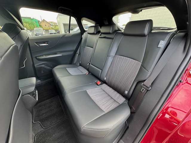 トヨタ ハリアー ハイブリッド G 静岡県 2020(令2)年 0.7万km センシュアルレッドマイカ ●純正12.3インチディスプレイオーディオ(ナビ機能付き)/(フルセグ/Bluetooth/AUX/USB)/●JBLサウンドシステム/●ハーフレザーシート/●運転席パワーシート/●バックカメラ/●レーダークルーズコントロール/●ブラインドスポットモニター/●トヨタセーフティセンス/●プリクラッシュセーフティ/●レーンキープアシスト/●前後クリアランスソナー/●電動パーキングブレーキ/●オートブレーキホールド/●LEDヘッドライト＆フォグランプ/●オートライト/●オートマチックハイビーム/●革巻きステアリング/●ステアリングスイッチ/●ETC2.0/●前方ドライブレコーダー/●デジタルインナーミラー/●パワーバックドア/●電動格納ウィンカーミラー/●置くだけ充電/●スマートキー/●プッシュスタート/●純正フロアマット/●純正18インチアルミホイール/●W＋サイド＋ニーSRS＋ABS/●車両取扱説明書/●ナビ取扱説明書