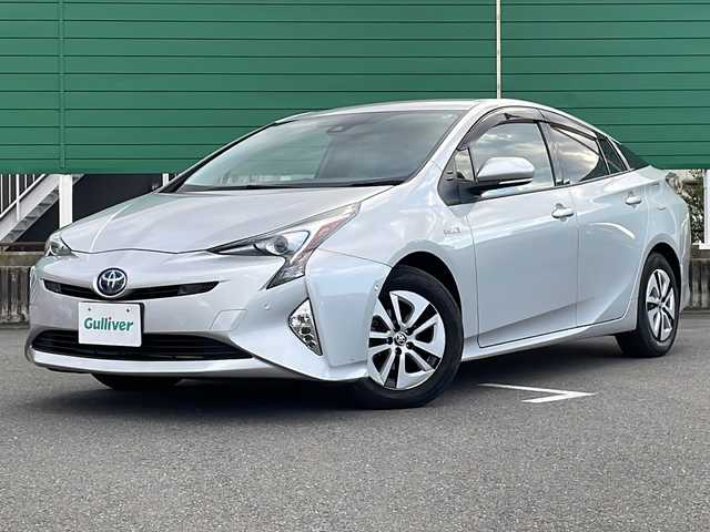 トヨタ プリウス A 茨城県 2019(平31)年 3.3万km シルバーM Toyota Safety Sense/純正SDナビ/Bluetooth接続/プリクラッシュセーフティ/ステアリング制御機能付レーンディパーチャーアラート/レーダークルーズコントロール/オートマチックハイビーム/インテリジェントパーキングアシスト/ビルトインETC/横滑り防止装置/ブラインドスポットモニター/LEDオートヘッドライト/フロントフォグライト/純正フロアマット/電格ミラー/スマートキー/コーナーセンサー/取扱説明書/保証書/記録簿