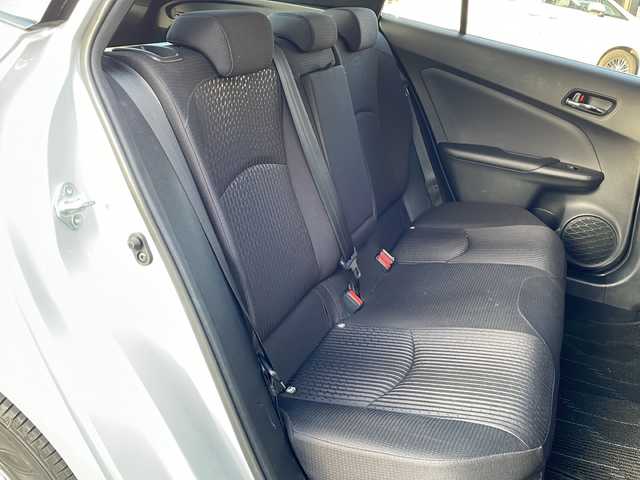 トヨタ プリウス A 茨城県 2019(平31)年 3.3万km シルバーM Toyota Safety Sense/純正SDナビ/Bluetooth接続/プリクラッシュセーフティ/ステアリング制御機能付レーンディパーチャーアラート/レーダークルーズコントロール/オートマチックハイビーム/インテリジェントパーキングアシスト/ビルトインETC/横滑り防止装置/ブラインドスポットモニター/LEDオートヘッドライト/フロントフォグライト/純正フロアマット/電格ミラー/スマートキー/コーナーセンサー/取扱説明書/保証書/記録簿