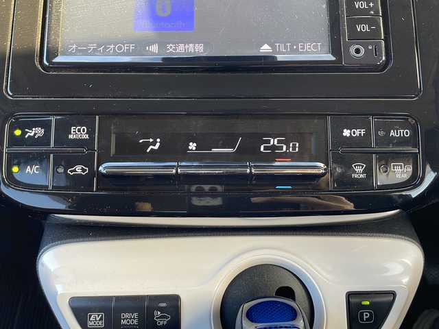 トヨタ プリウス A 茨城県 2019(平31)年 3.3万km シルバーM Toyota Safety Sense/純正SDナビ/Bluetooth接続/プリクラッシュセーフティ/ステアリング制御機能付レーンディパーチャーアラート/レーダークルーズコントロール/オートマチックハイビーム/インテリジェントパーキングアシスト/ビルトインETC/横滑り防止装置/ブラインドスポットモニター/LEDオートヘッドライト/フロントフォグライト/純正フロアマット/電格ミラー/スマートキー/コーナーセンサー/取扱説明書/保証書/記録簿