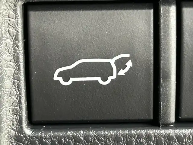 トヨタ ハリアー ハイブリッド Z レザーパッケージ 福岡県 2023(令5)年 1.6万km プラチナホワイトパールマイカ 調光パノラマルーフ　/純正１２．３型ＤＡナビ／フルセグTV　/全方位カメラ　/ＪＢＬプレミアムサウンド　/デジタルルームミラー　/ビルトインETC２．０　/前後ドライブレコーダー　/トヨタセーフティセンス　/レーダークルーズコントロール　/コーナーセンサー　/衝突軽減ブレーキ　/レーンキープ　/ブラインドスポットモニター　/アクセル踏み間違い防止　/ＭＴモード付ＡＴ　/ＨＵＤ　/シートメモリー付きパワーシート　/シートヒーター／ベンチレーション　/ステアリングヒーター　/ＬＥＤヘッドライト