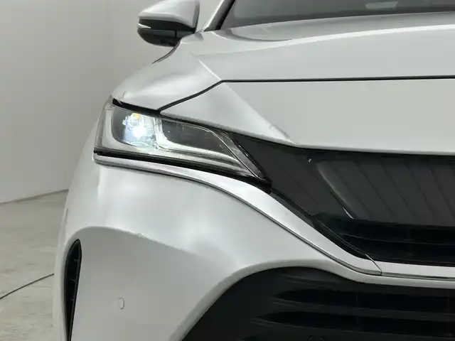 トヨタ ハリアー ハイブリッド Z レザーパッケージ 福岡県 2023(令5)年 1.6万km プラチナホワイトパールマイカ 調光パノラマルーフ　/純正１２．３型ＤＡナビ／フルセグTV　/全方位カメラ　/ＪＢＬプレミアムサウンド　/デジタルルームミラー　/ビルトインETC２．０　/前後ドライブレコーダー　/トヨタセーフティセンス　/レーダークルーズコントロール　/コーナーセンサー　/衝突軽減ブレーキ　/レーンキープ　/ブラインドスポットモニター　/アクセル踏み間違い防止　/ＭＴモード付ＡＴ　/ＨＵＤ　/シートメモリー付きパワーシート　/シートヒーター／ベンチレーション　/ステアリングヒーター　/ＬＥＤヘッドライト