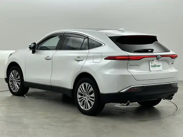トヨタ ハリアー ハイブリッド Z レザーパッケージ 福岡県 2023(令5)年 1.6万km プラチナホワイトパールマイカ 調光パノラマルーフ　/純正１２．３型ＤＡナビ／フルセグTV　/全方位カメラ　/ＪＢＬプレミアムサウンド　/デジタルルームミラー　/ビルトインETC２．０　/前後ドライブレコーダー　/トヨタセーフティセンス　/レーダークルーズコントロール　/コーナーセンサー　/衝突軽減ブレーキ　/レーンキープ　/ブラインドスポットモニター　/アクセル踏み間違い防止　/ＭＴモード付ＡＴ　/ＨＵＤ　/シートメモリー付きパワーシート　/シートヒーター／ベンチレーション　/ステアリングヒーター　/ＬＥＤヘッドライト