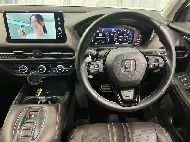 ホンダ ＺＲ－Ｖ ハイブリッド e:HEV Z 東京都 2022(令4)年 2.1万km プラチナホワイトパール ホンダセンシング/・衝突軽減ブレーキ/・ブラインドスポットモニター/・追従式クルーズコントロール/・先行車発進お知らせ機能/・誤発進抑制機能/・後方誤発進抑制機能/・渋滞追従機能付きアダクティブクルーズコントロール/BOSEサウンド/純正ナビ/（ラジオ/BT/USB/フルセグ）/全方位カメラ/ビルトインETC2.0/LEDヘッドライト/D/N席パワーシート/運転席シートメモリー/パドルシフト/オートブレーキホールド/置くだけ充電/スペアキー/保証書あり/取扱説明書あり（車両・ナビ）