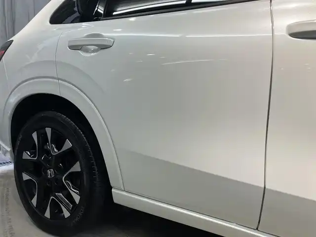 ホンダ ＺＲ－Ｖ ハイブリッド e:HEV Z 東京都 2022(令4)年 2.1万km プラチナホワイトパール ホンダセンシング/・衝突軽減ブレーキ/・ブラインドスポットモニター/・追従式クルーズコントロール/・先行車発進お知らせ機能/・誤発進抑制機能/・後方誤発進抑制機能/・渋滞追従機能付きアダクティブクルーズコントロール/BOSEサウンド/純正ナビ/（ラジオ/BT/USB/フルセグ）/全方位カメラ/ビルトインETC2.0/LEDヘッドライト/D/N席パワーシート/運転席シートメモリー/パドルシフト/オートブレーキホールド/置くだけ充電/スペアキー/保証書あり/取扱説明書あり（車両・ナビ）