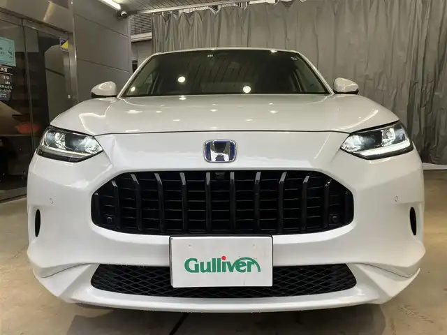 ホンダ ＺＲ－Ｖ ハイブリッド e:HEV Z 東京都 2022(令4)年 2.1万km プラチナホワイトパール ホンダセンシング/・衝突軽減ブレーキ/・ブラインドスポットモニター/・追従式クルーズコントロール/・先行車発進お知らせ機能/・誤発進抑制機能/・後方誤発進抑制機能/・渋滞追従機能付きアダクティブクルーズコントロール/BOSEサウンド/純正ナビ/（ラジオ/BT/USB/フルセグ）/全方位カメラ/ビルトインETC2.0/LEDヘッドライト/D/N席パワーシート/運転席シートメモリー/パドルシフト/オートブレーキホールド/置くだけ充電/スペアキー/保証書あり/取扱説明書あり（車両・ナビ）