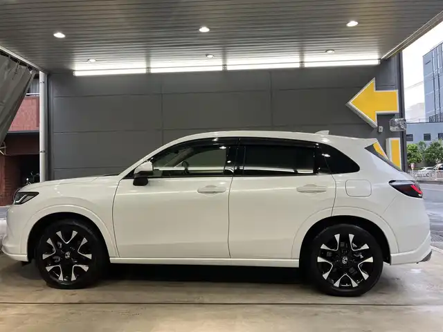 ホンダ ＺＲ－Ｖ ハイブリッド e:HEV Z 東京都 2022(令4)年 2.1万km プラチナホワイトパール ホンダセンシング/・衝突軽減ブレーキ/・ブラインドスポットモニター/・追従式クルーズコントロール/・先行車発進お知らせ機能/・誤発進抑制機能/・後方誤発進抑制機能/・渋滞追従機能付きアダクティブクルーズコントロール/BOSEサウンド/純正ナビ/（ラジオ/BT/USB/フルセグ）/全方位カメラ/ビルトインETC2.0/LEDヘッドライト/D/N席パワーシート/運転席シートメモリー/パドルシフト/オートブレーキホールド/置くだけ充電/スペアキー/保証書あり/取扱説明書あり（車両・ナビ）